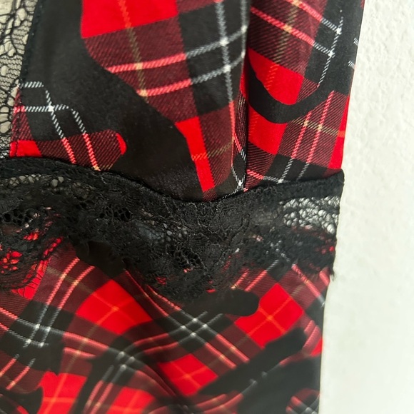 Victoria’s Secrets Dream Angel Women’s Red & Black Plaid Slip & Robe Set

Size S - Picture 8 of 12